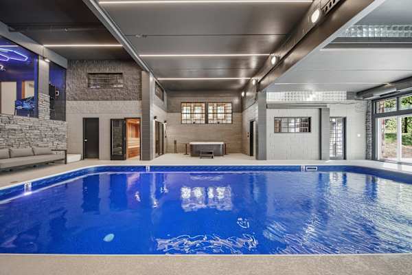 *NEW* Afton Lodge 10,000sqft/Indoor Pool/Hot tub