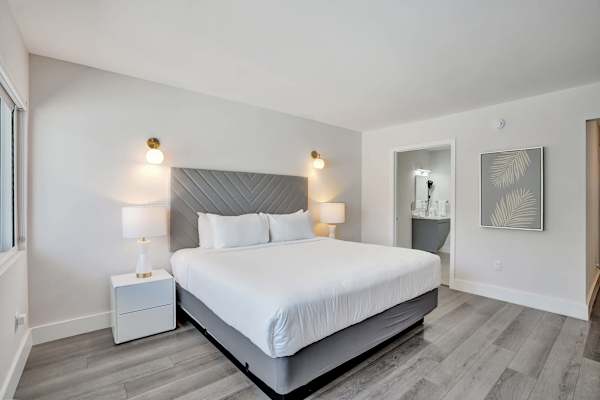 Accessible King Getaway in Fort Lauderdale
