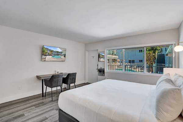 Accessible King Getaway in Fort Lauderdale