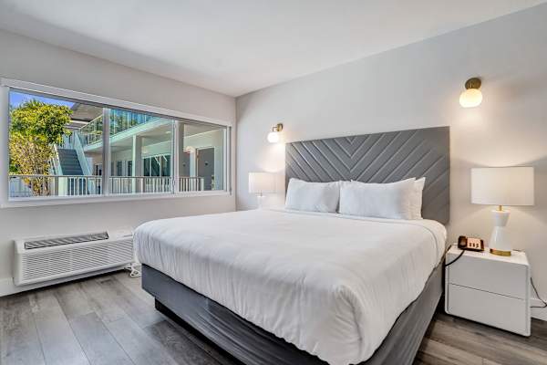 Accessible King Getaway in Fort Lauderdale