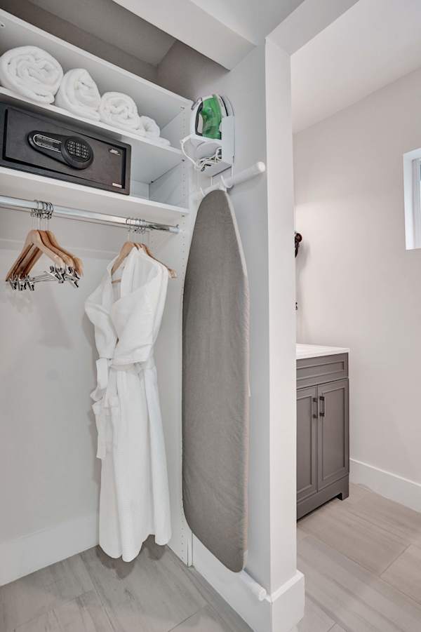 Ocean Blvd King Suite Hideaway at Botanica