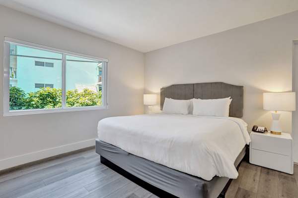 Deluxe King Room in Fort Lauderdale