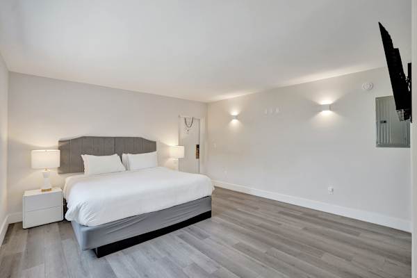 Deluxe King Room in Fort Lauderdale