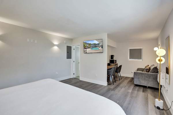Deluxe King Room in Fort Lauderdale