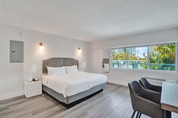 Botanica Deluxe King Room on Ocean Blvd