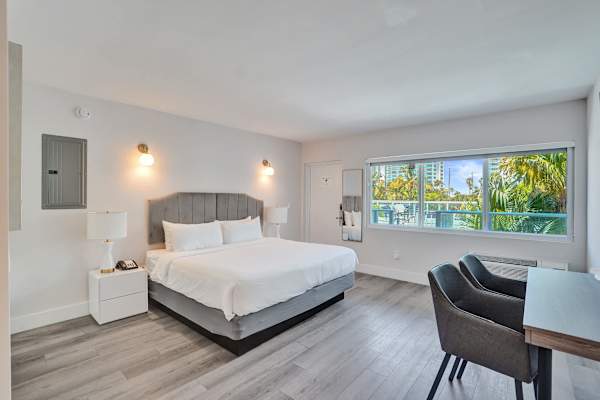 Botanica Deluxe King Room in Fort Lauderdale