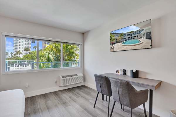 Botanica Deluxe King Room in Fort Lauderdale