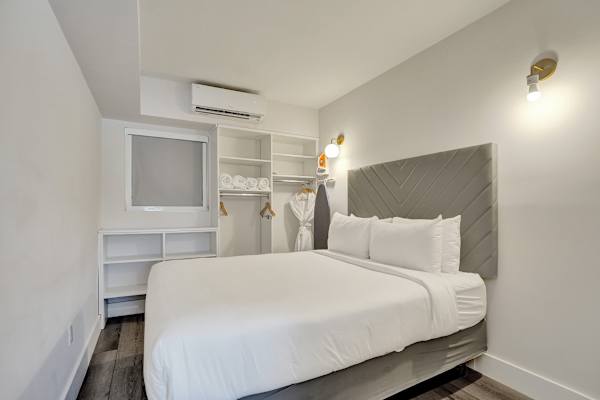 Botanica Two-Bed Retreat on Ocean Blvd