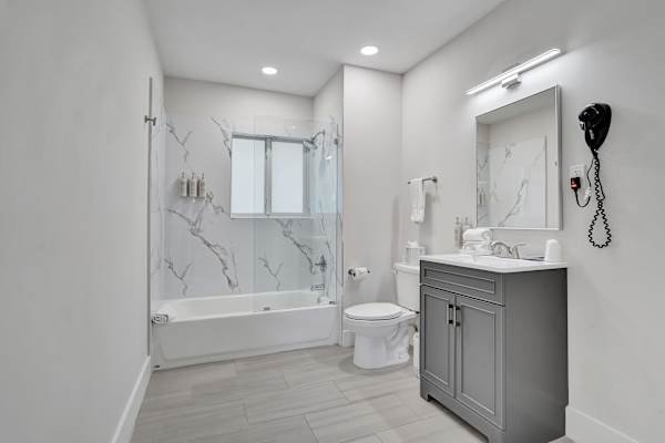 Botanica Two-Bed Retreat on Ocean Blvd