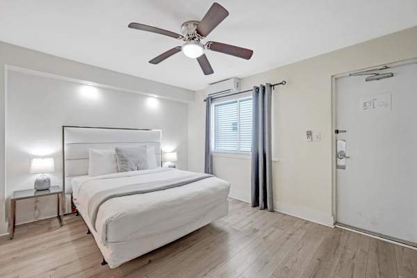 Eden Studio Suite Steps to FLL Beach