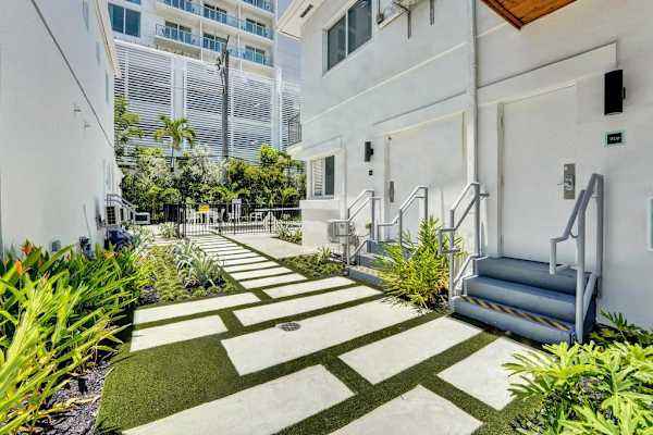Eden Studio Suite Steps to FLL Beach
