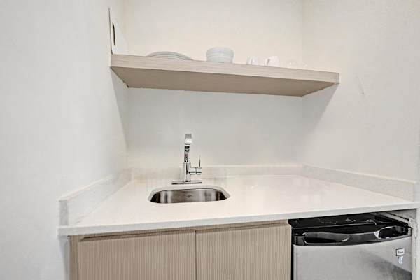 Eden Studio Suite Steps to FLL Beach