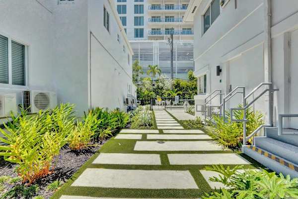 Eden Studio Suite Steps to FLL Beach