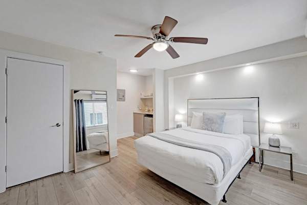 Eden Studio Suite Steps to FLL Beach