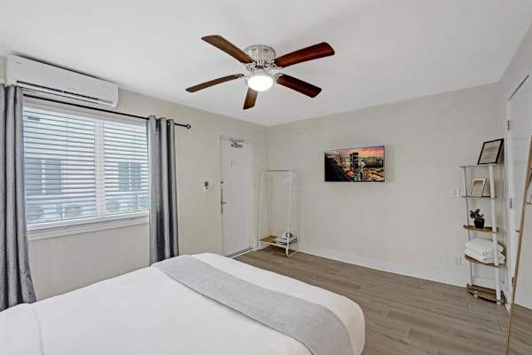 Eden Studio Suite Steps to FLL Beach
