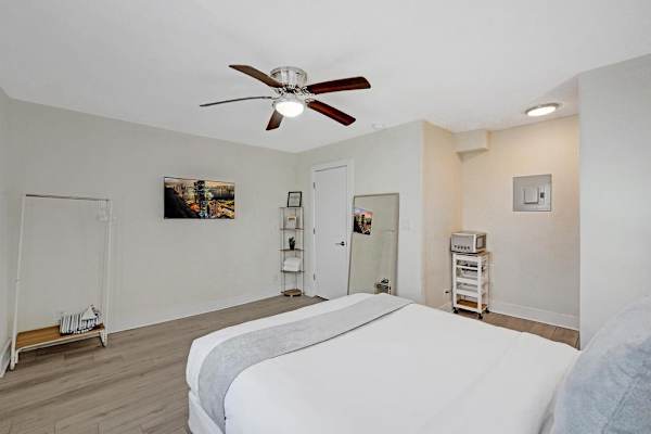 Eden Studio Suite Steps to FLL Beach