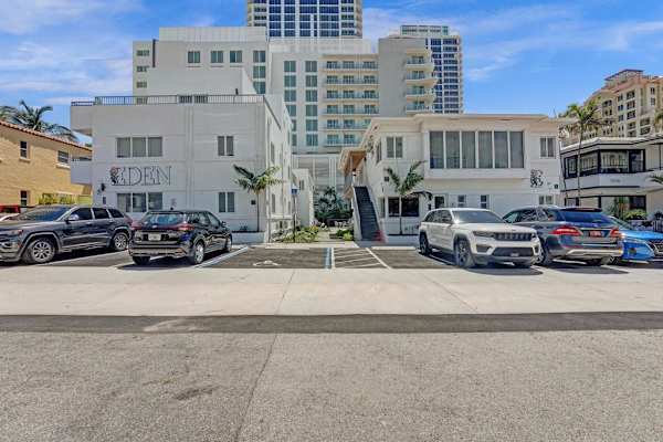 Walk to Beach Studio Suite at Ft Lauderdale