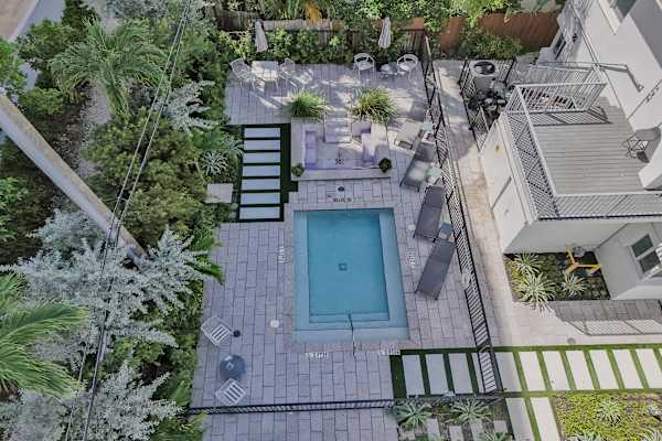 Walk to Beach Studio Suite at Ft Lauderdale