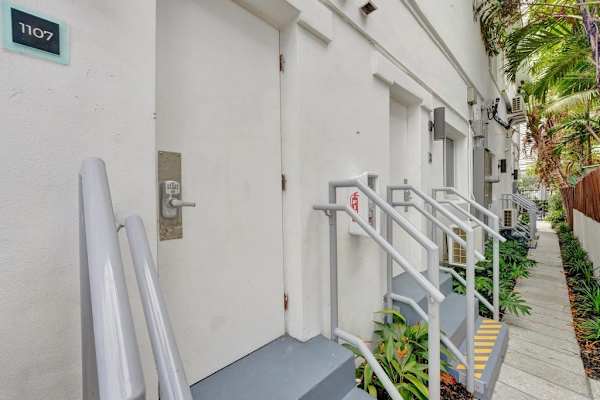 Eden Studio | Walk to Fort Lauderdale Beach