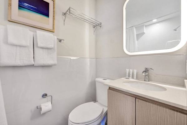 Eden Studio | Walk to Fort Lauderdale Beach