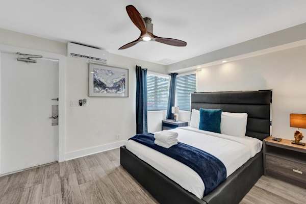 Eden Studio | Walk to Fort Lauderdale Beach