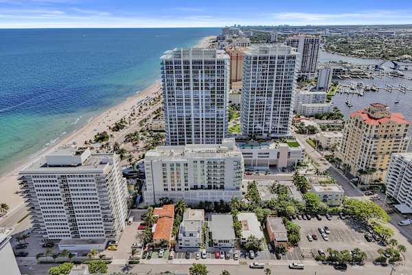 Eden 2BR Steps to Beach, Sea View & Balcony