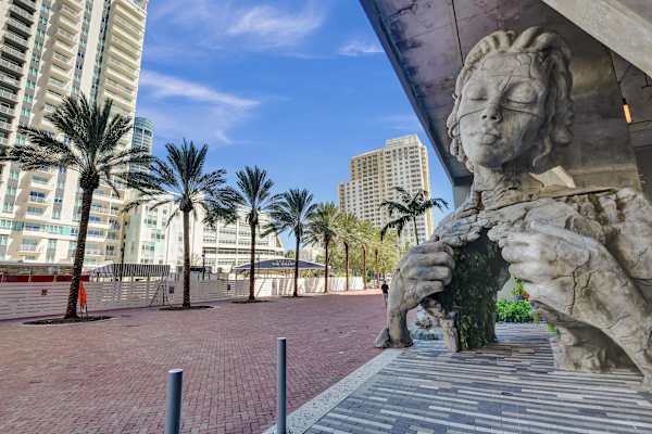 Steps to FL Beach 1BR | Pool & Walk to Las Olas