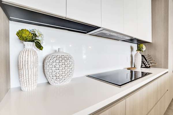 Kitchen cooktop with decorative backsplash
