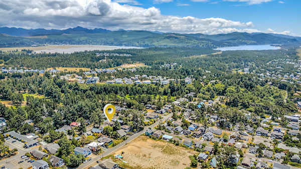 Enjoy the convenience of being close to local shops and cafés.