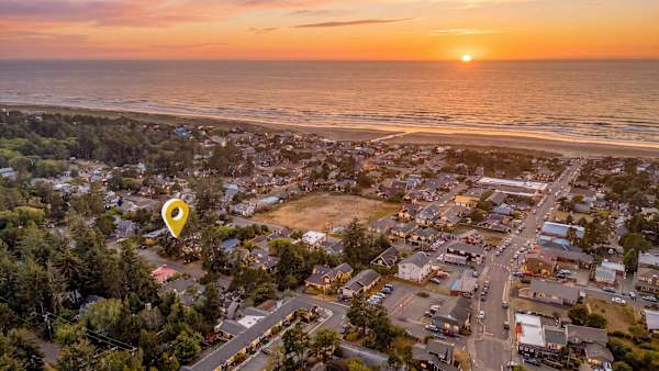 Enjoy the best of the Oregon Coast with the beach, shops, and cafés just a stroll away.