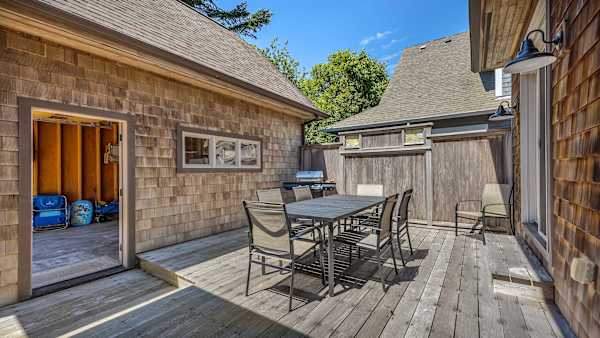 Fire up the BBQ and enjoy a relaxed outdoor meal with your group.