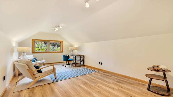 A comfortable coastal retreat designed for families, friends, and extended stays.
