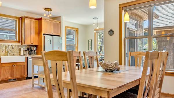Enjoy casual breakfasts or memorable dinners in the welcoming dining area.