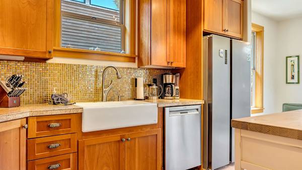 Start your mornings with coffee before heading out to explore Manzanita.
