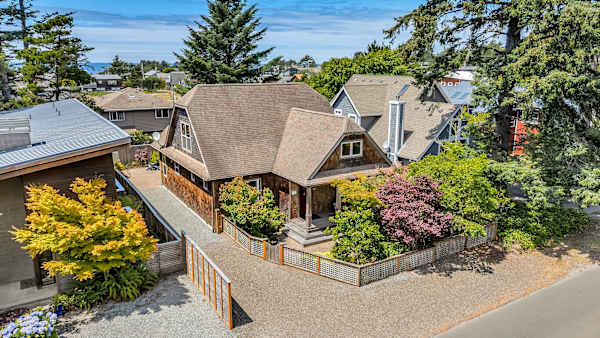 Coastal charm meets comfort in this inviting Oregon Coast getaway.