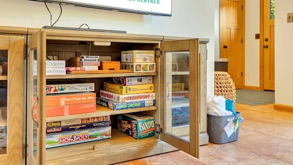 The perfect spot for family game nights, movie evenings, and post-beach lounging.