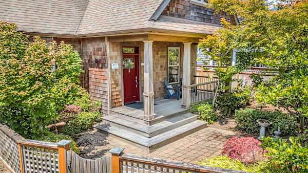 The fenced outdoor spaces offer comfort and convenience for traveling pets.