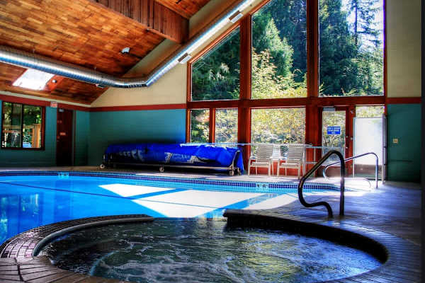 Clubhouse Pool & Jacuzzi