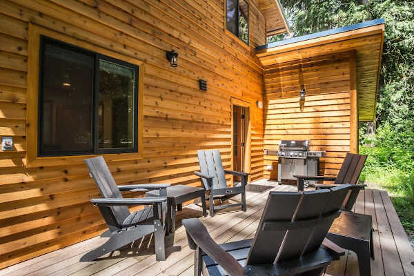 Outside Sitting Area & BBQ