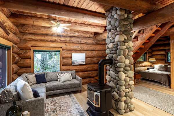 Livingroom with Fireplace