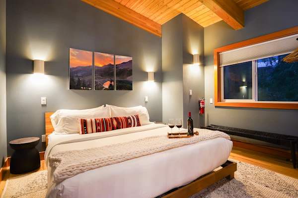 Mt Baker Rim Chalet with Private Hot Tub and Two King Bedrooms, photo 4 of 43