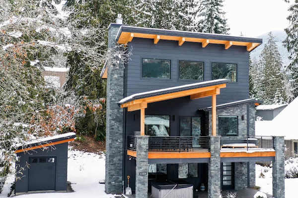 Exterior in the Snow!