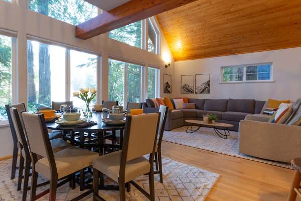 Mt Baker Cabin with Private Hot Tub and Wood Fireplace, photo 4 of 38