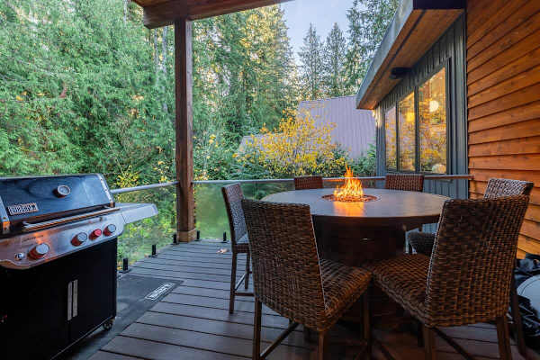 Mt Baker Forest Retreat with Three King Bedrooms and Private Hot Tub, photo 5 of 70