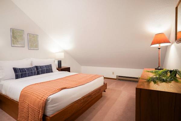 Queen bedroom