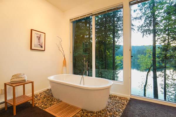 Silvermere Luxury Lakefront Retreat with Private Hot Tub and Dock, photo 2 of 59