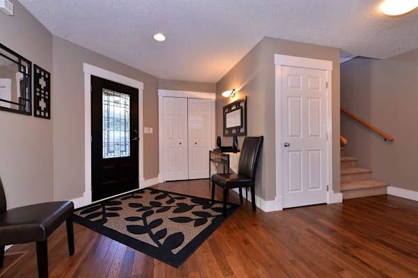 The large entry foyer.