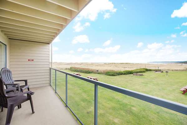 Beachfront Condo on the Pacific Ocean