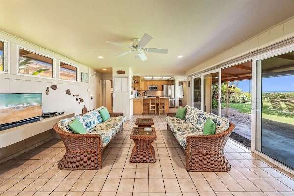 Beach front Honu Cottage, Kihei vacation rental – photo 2 of 31