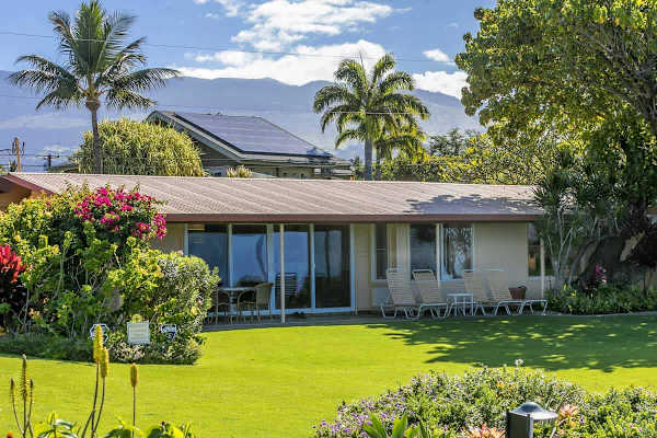Beach front Honu Cottage, Kihei vacation rental – photo 4 of 31
